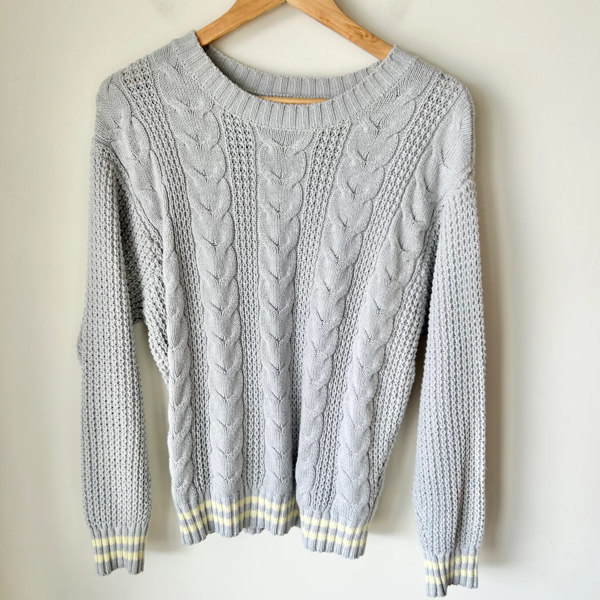 American Eagle Sweater Size Small