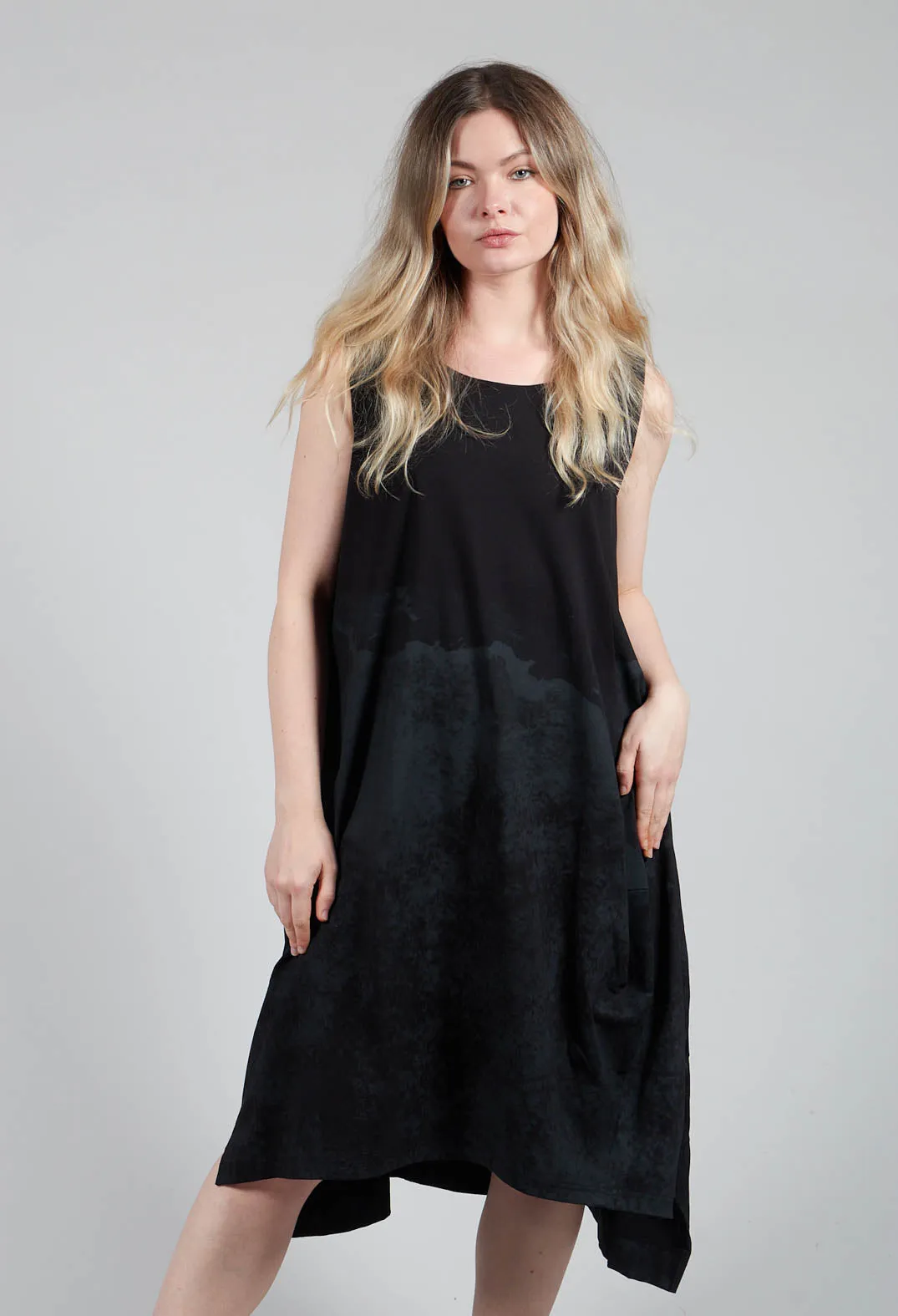 Sleeveless Jersey Dress in Black Print