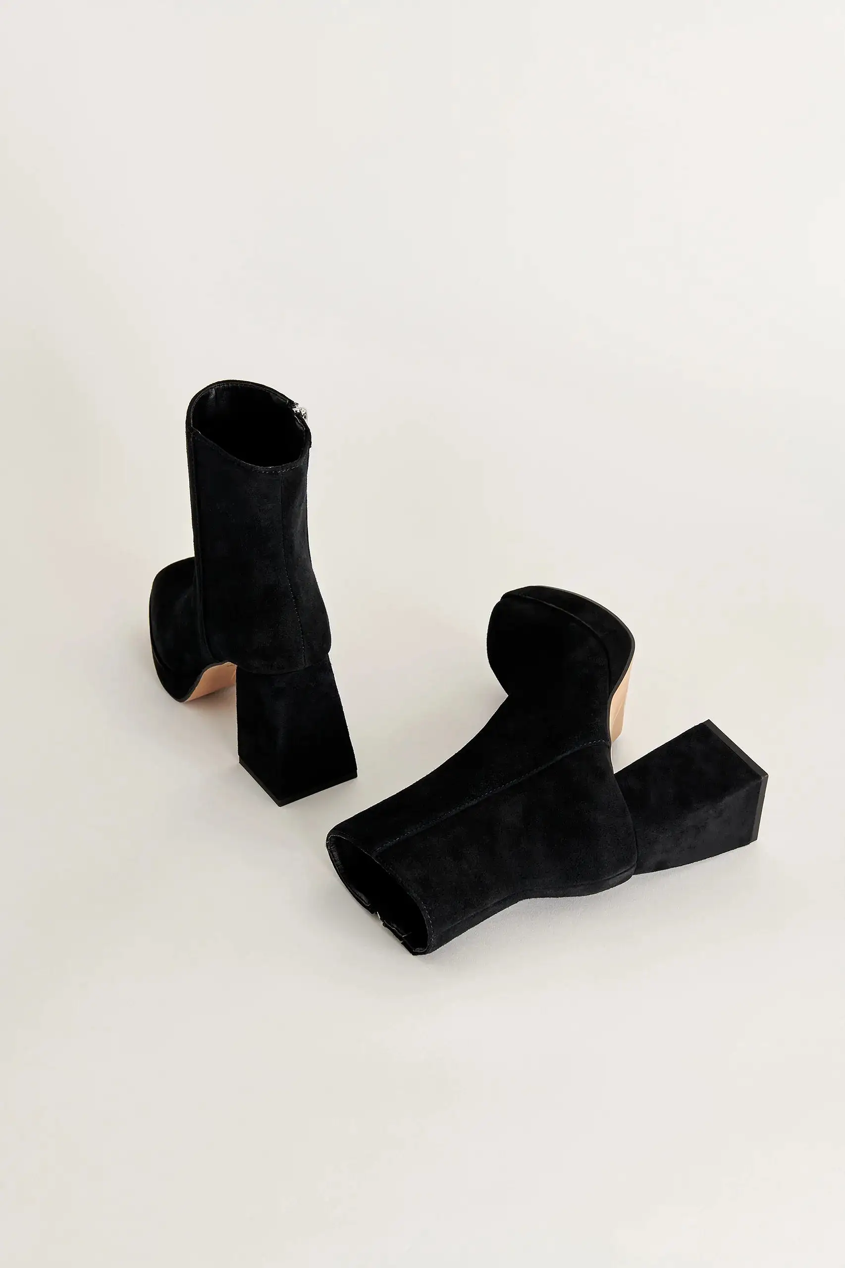 ULYSES BOOTS BLACK SUEDE - re:vita